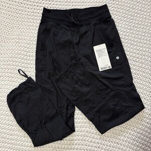 lululemon dance studio mid rise pant *regular in black size 6